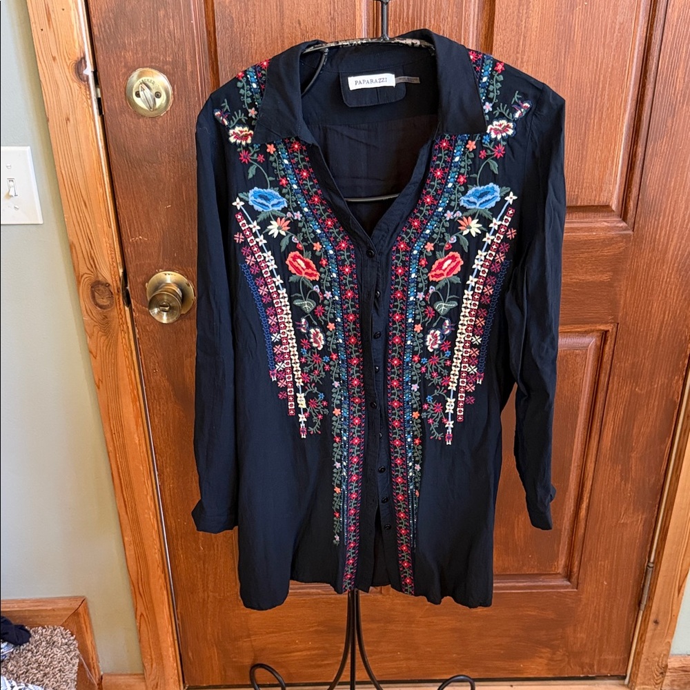 Paparazzi Black Floral Embroidered Button Front Tunic Top Long Sleeve Viscose